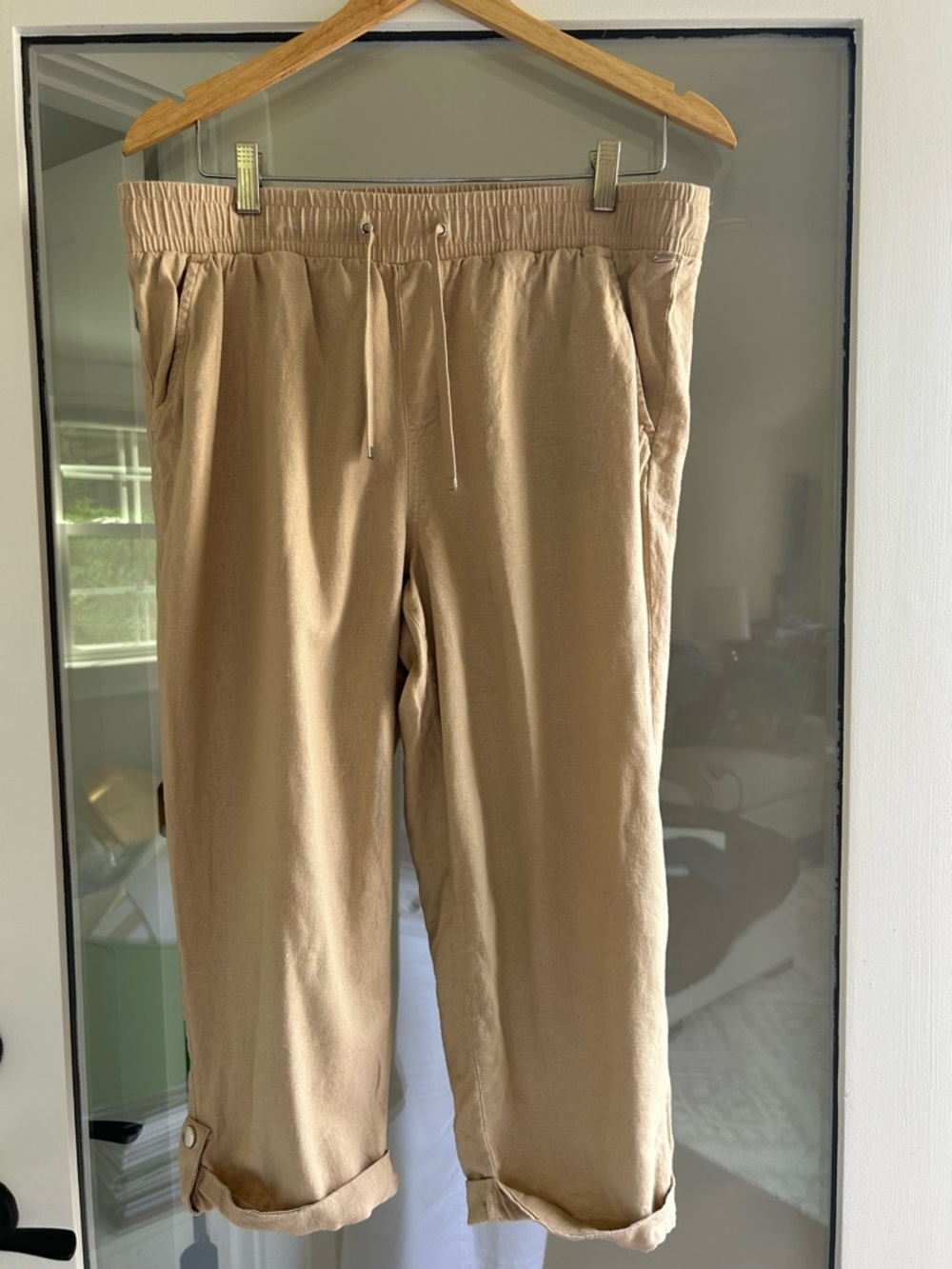 Guess Women's Linen Capris in Tan, Size Large